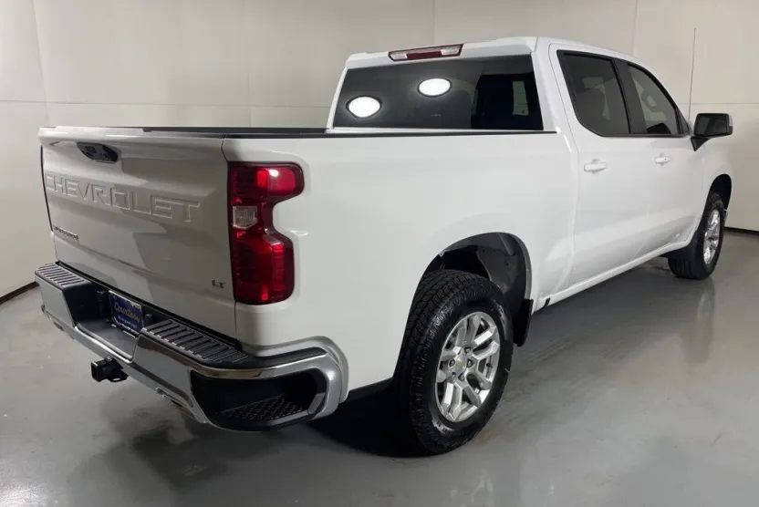 2026 Chevrolet Silverado 1500 LT photo 1