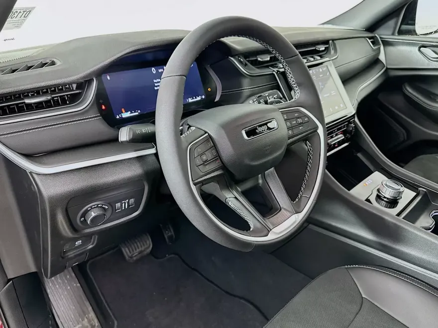 2025 Jeep Grand Cherokee Altitude X photo 30