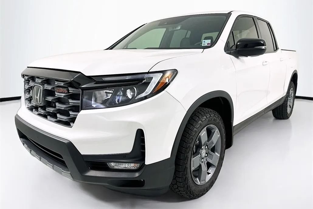2025 Honda Ridgeline TrailSport photo 1
