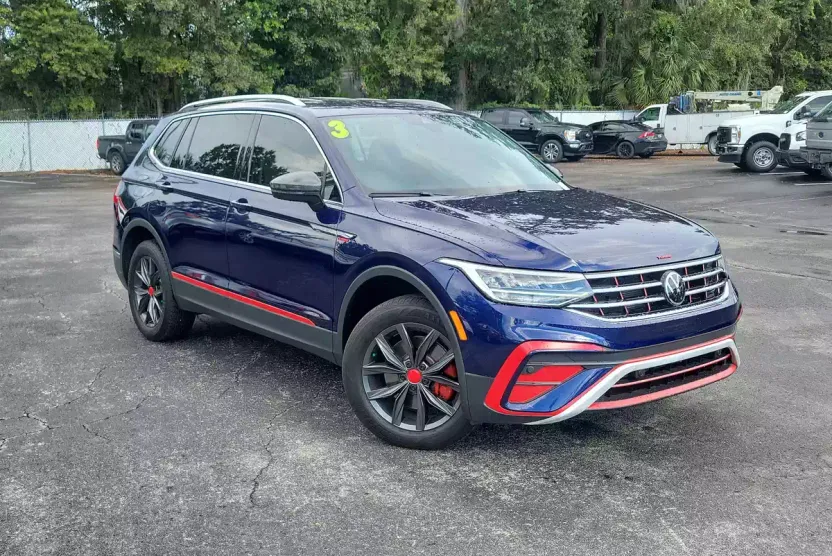 2023 Volkswagen Tiguan SE photo 1