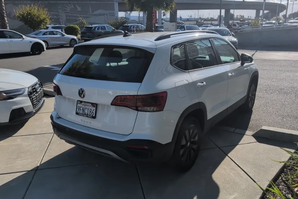 2023 Volkswagen Taos S photo 1