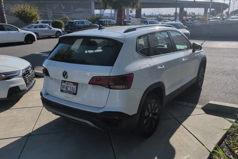 2023 Volkswagen Taos S photo 1