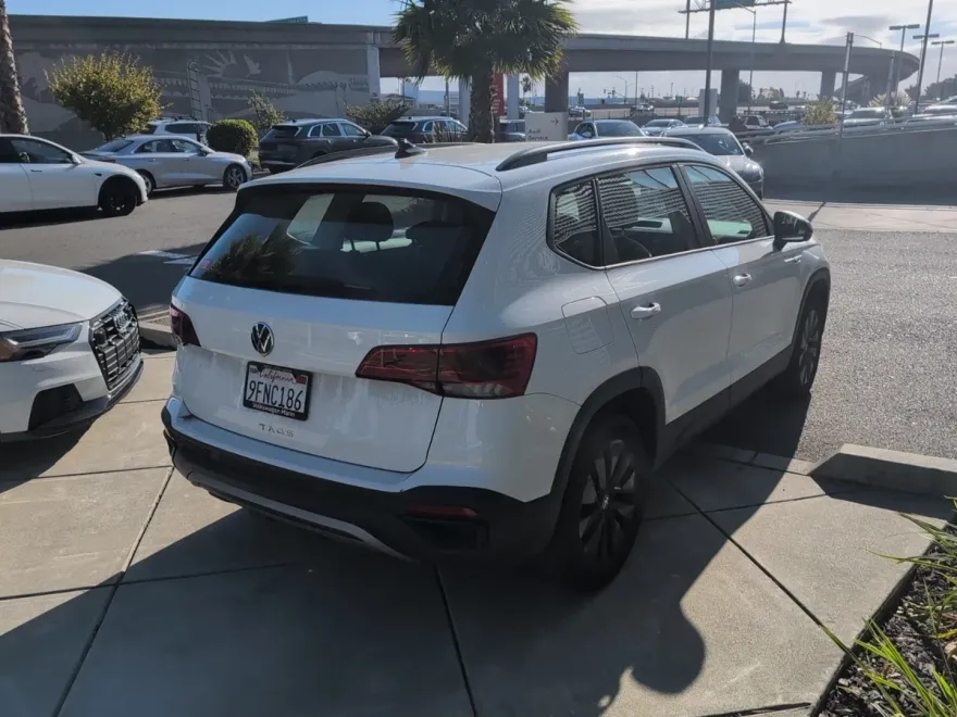 2023 Volkswagen Taos S photo 1