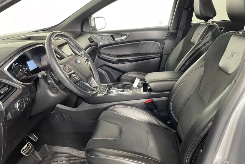 2020 Ford Edge ST photo 1