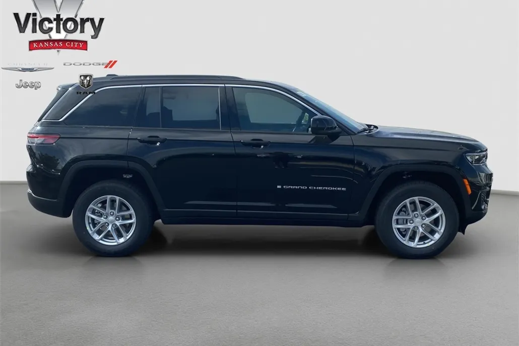 2025 Jeep Grand Cherokee Laredo photo 1