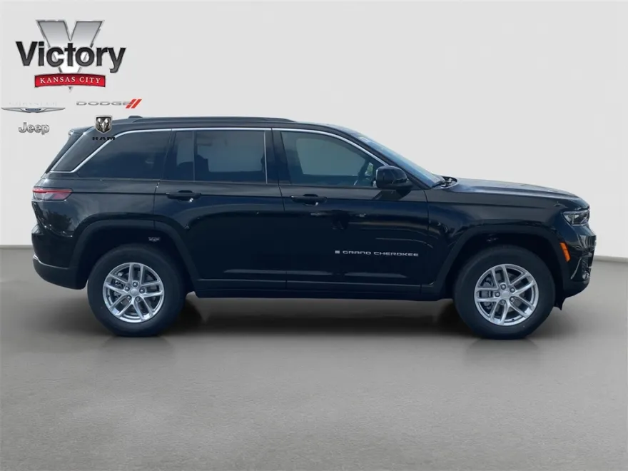 2025 Jeep Grand Cherokee Laredo photo 1