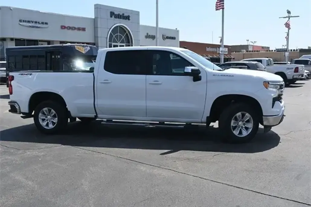 2023 Chevrolet Silverado 1500 LT photo 1