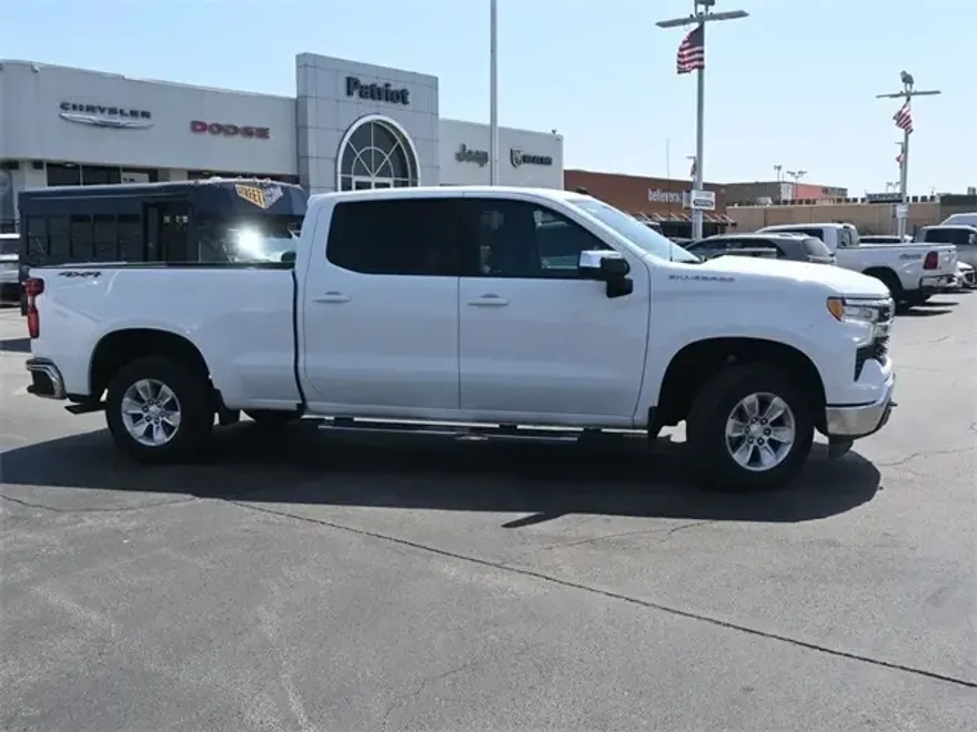 2023 Chevrolet Silverado 1500 LT photo 1