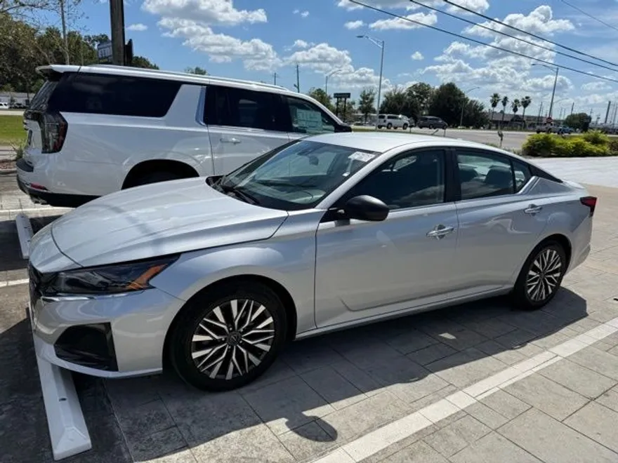 2024 Nissan Altima 2.5 SV photo 1