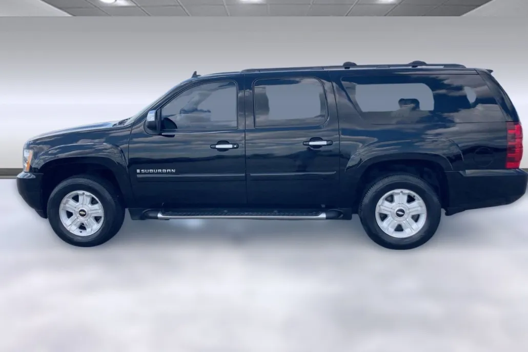 2007 Chevrolet Suburban 1500 LT photo 1