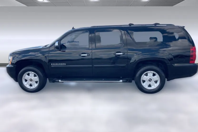 2007 Chevrolet Suburban 1500 LT photo 1