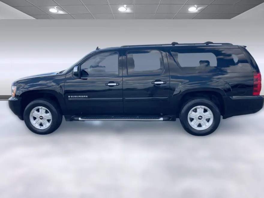 2007 Chevrolet Suburban 1500 LT photo 1