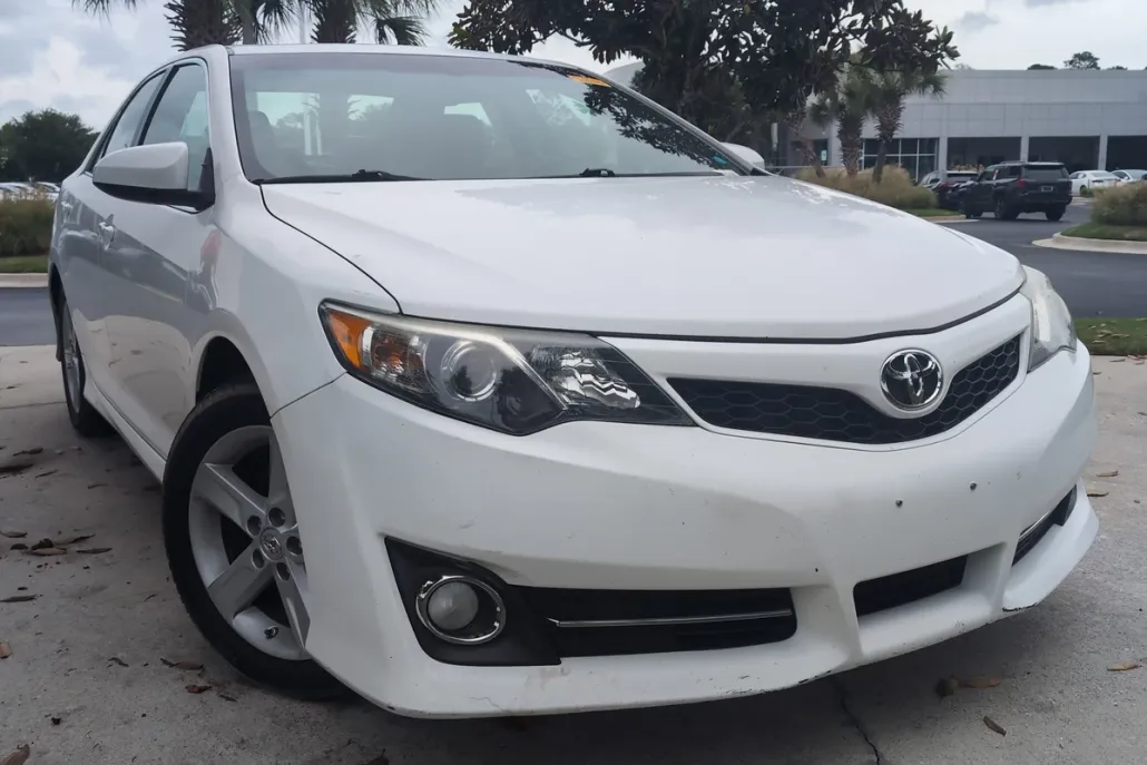2012 Toyota Camry SE photo 1