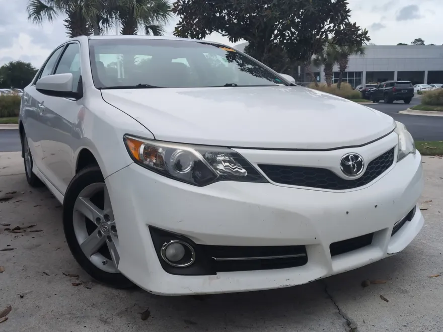 2012 Toyota Camry SE photo 1