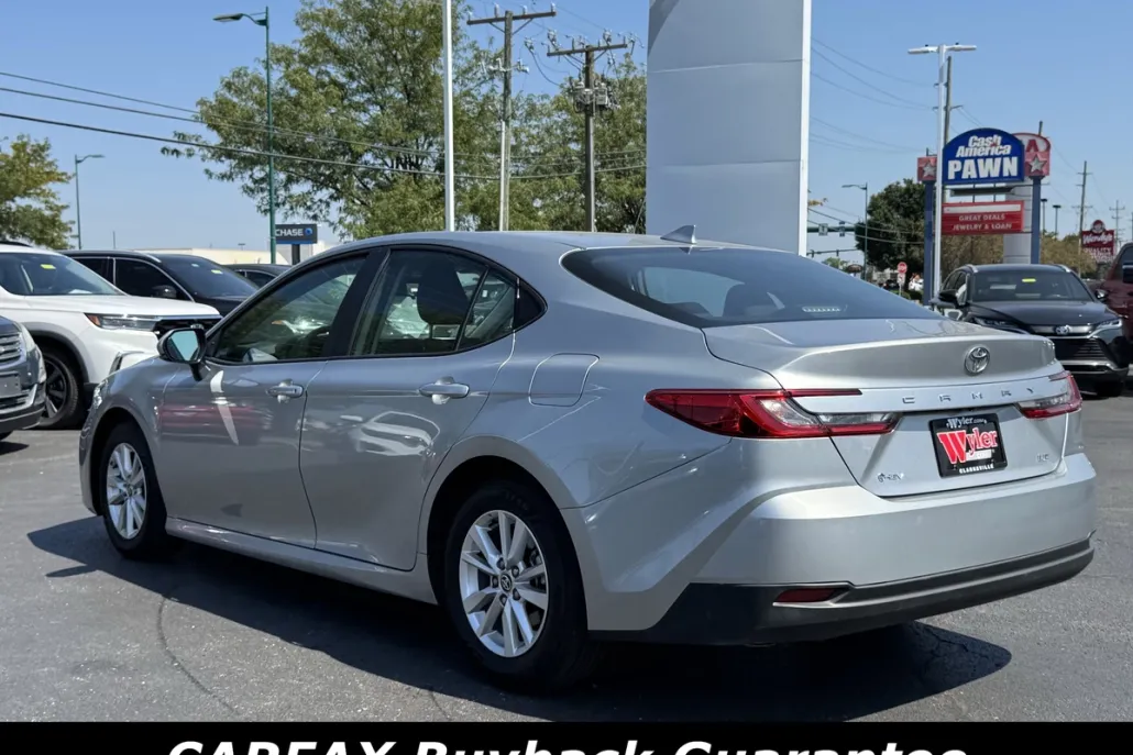 2025 Toyota Camry LE Hybrid photo 1