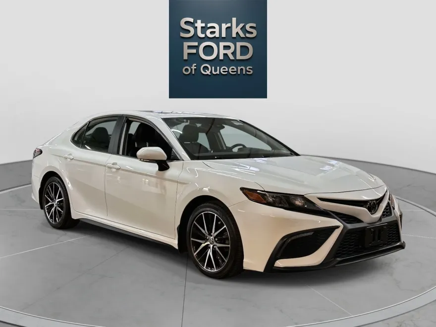 2023 Toyota Camry SE photo 1