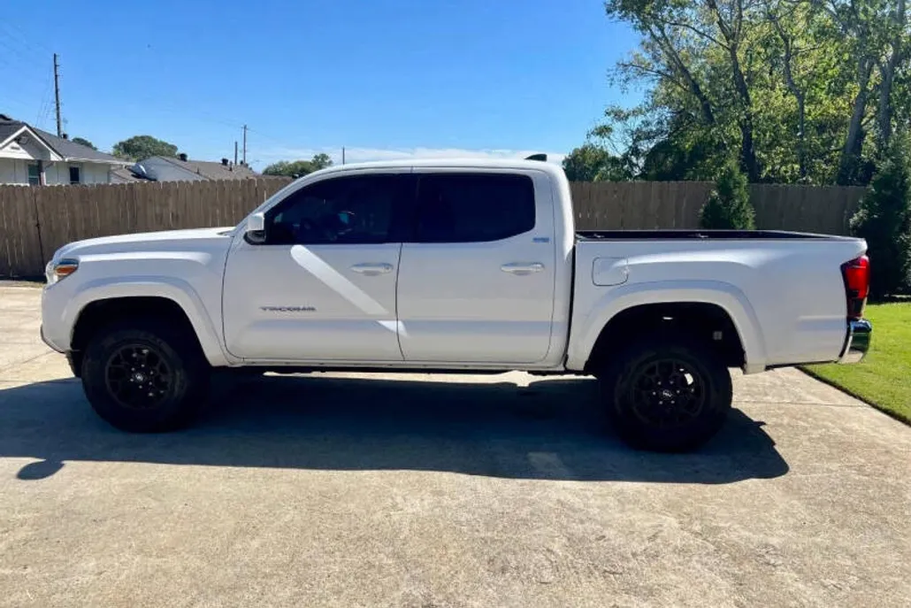 2020 Toyota Tacoma SR5 V6 photo 1