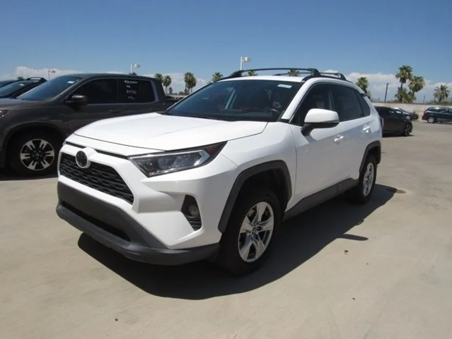 2019 Toyota RAV4 XLE photo 1