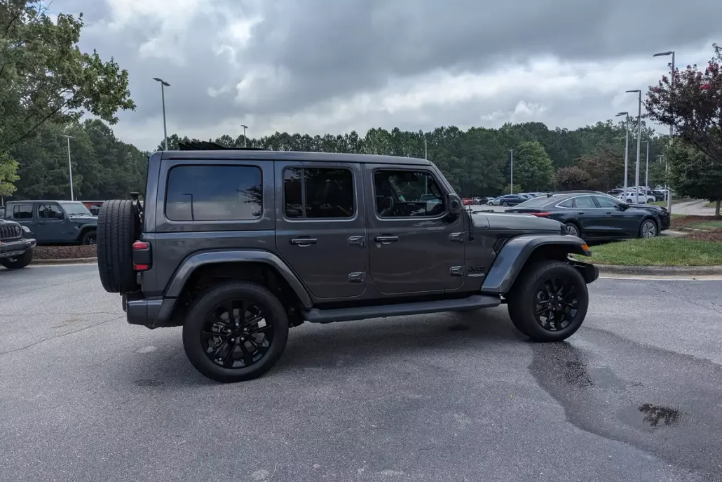 2021 Jeep Wrangler Unlimited Sahara High Altitude photo 1