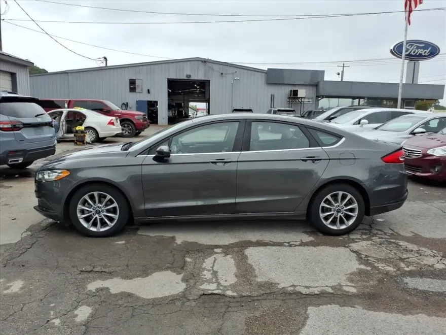 2017 Ford Fusion SE photo 1