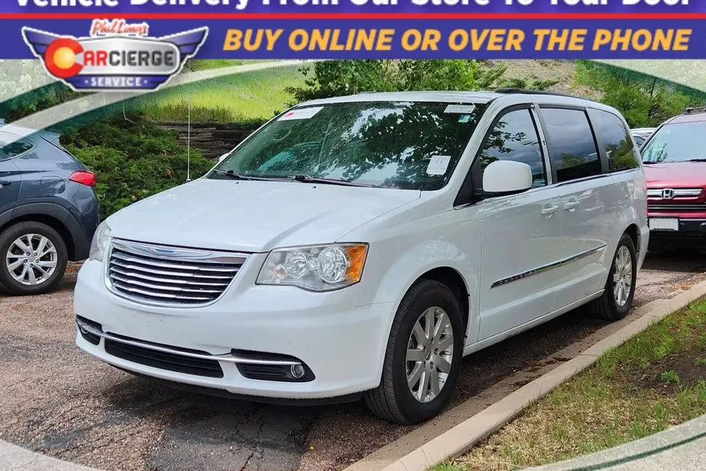 2015 Chrysler Town & Country Touring photo 1