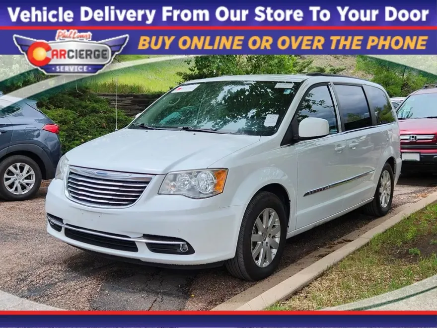 2015 Chrysler Town & Country Touring photo 1