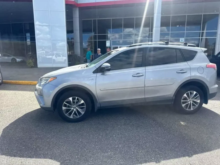 2018 Toyota RAV4 Hybrid XLE photo 1