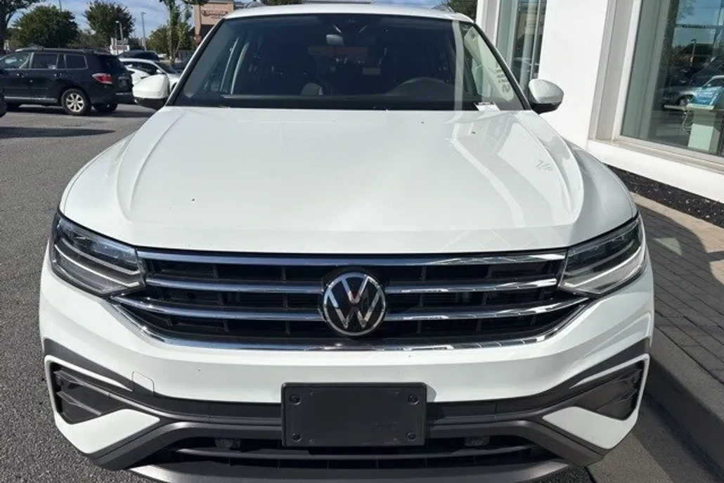 2022 Volkswagen Tiguan SE photo 1