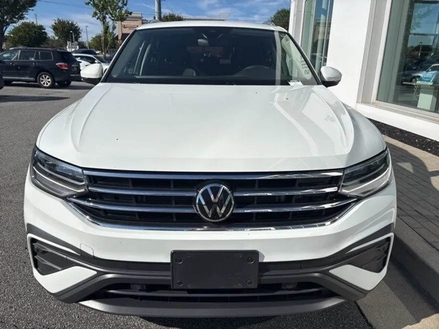 2022 Volkswagen Tiguan SE photo 1