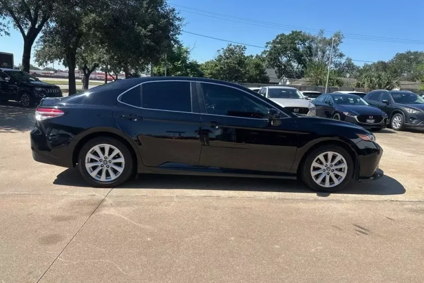2019 Toyota Camry SE XLE photo 1