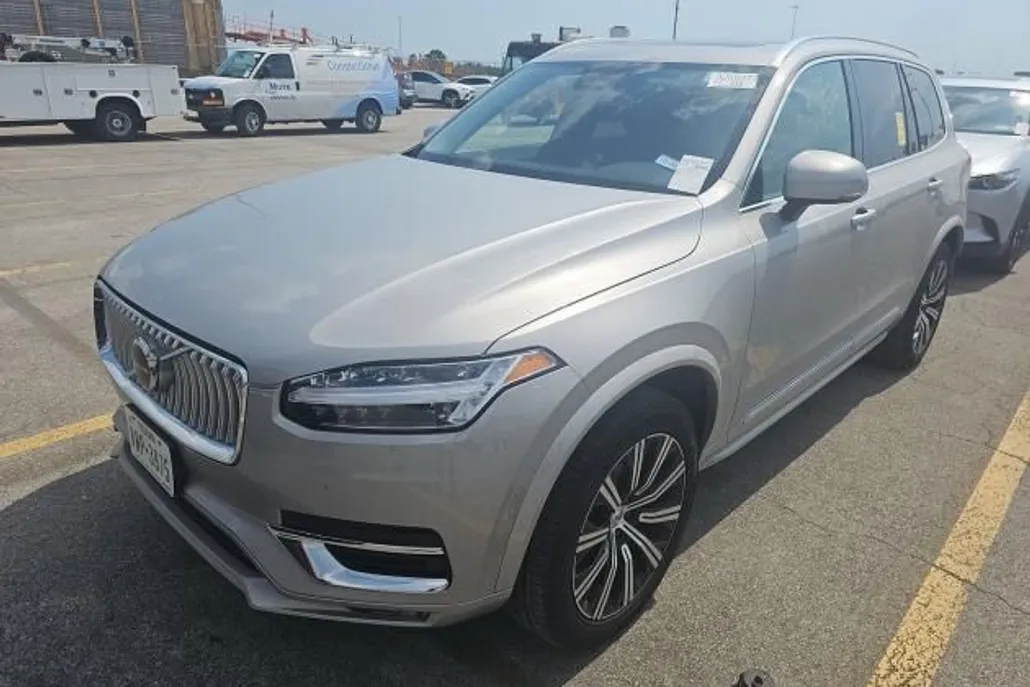 2025 Volvo XC90 B5 Core photo 1
