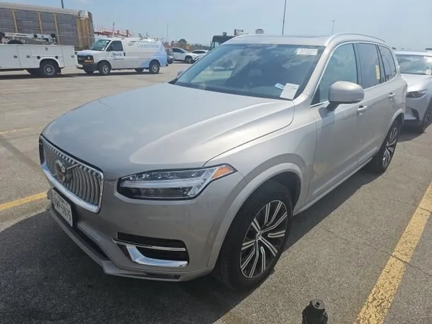 2025 Volvo XC90 B5 Core photo 1