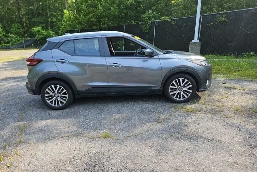 2021 Nissan Kicks SV photo 1