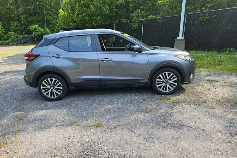 2021 Nissan Kicks SV photo 1