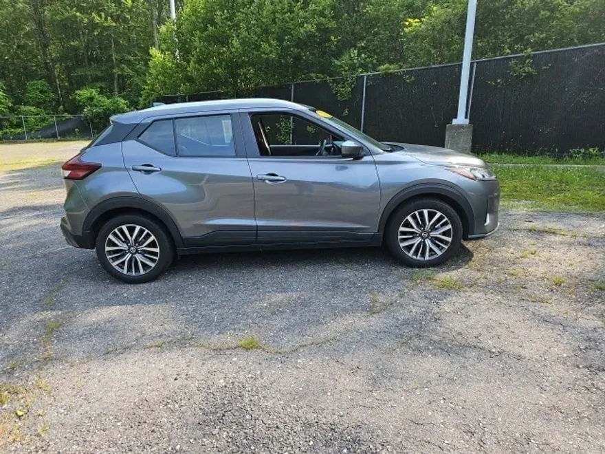 2021 Nissan Kicks SV photo 1