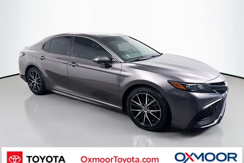 2022 Toyota Camry SE photo 1