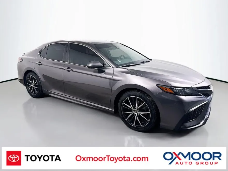 2022 Toyota Camry SE photo 1