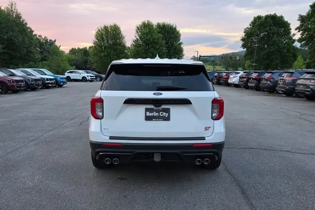 2022 Ford Explorer ST photo 1