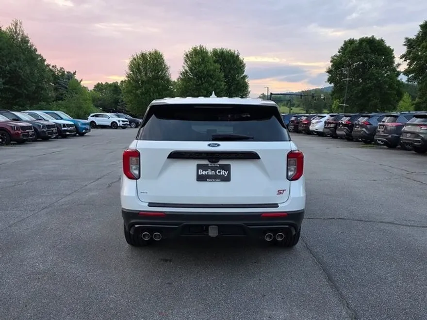 2022 Ford Explorer ST photo 1
