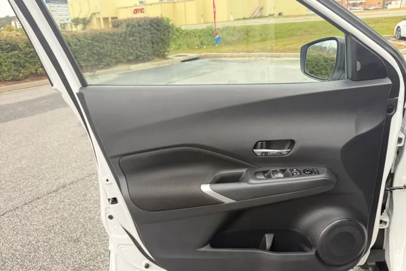 2021 Nissan Kicks SV photo 1
