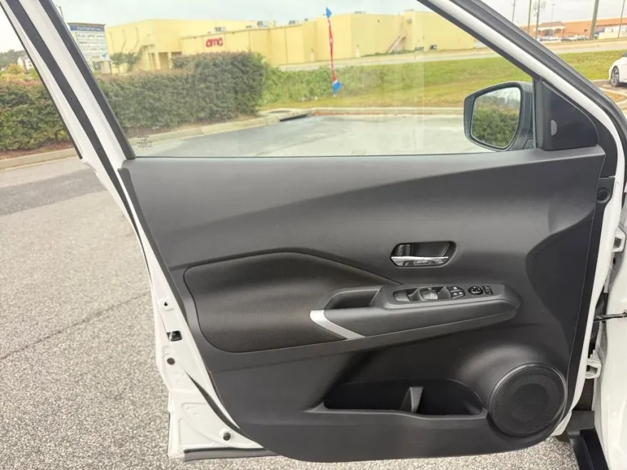 2021 Nissan Kicks SV photo 1