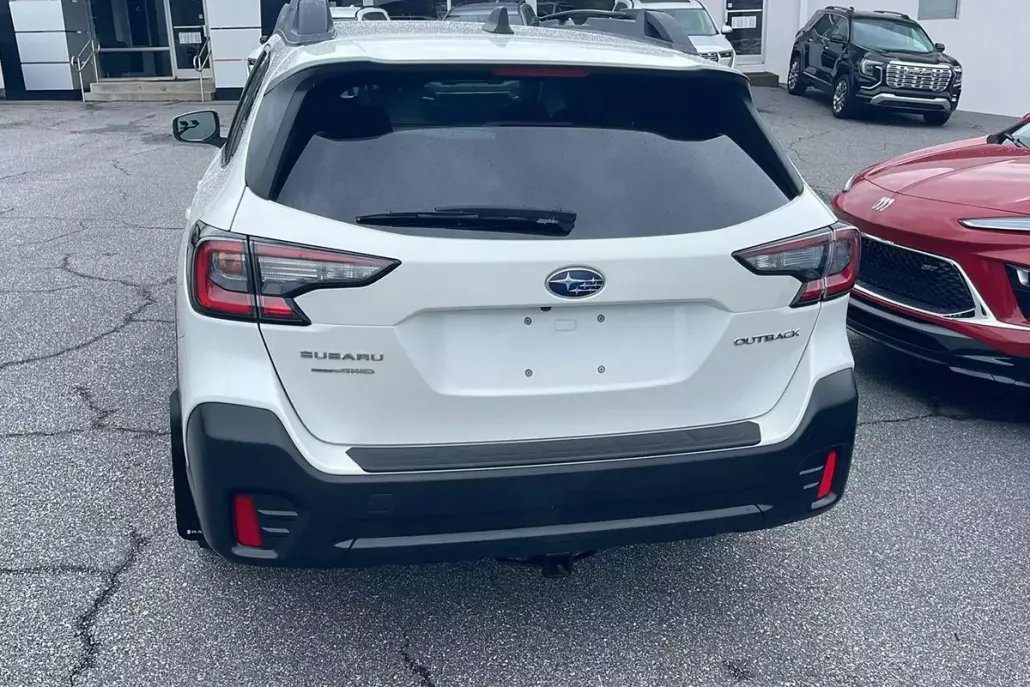 2020 Subaru Outback Premium photo 1
