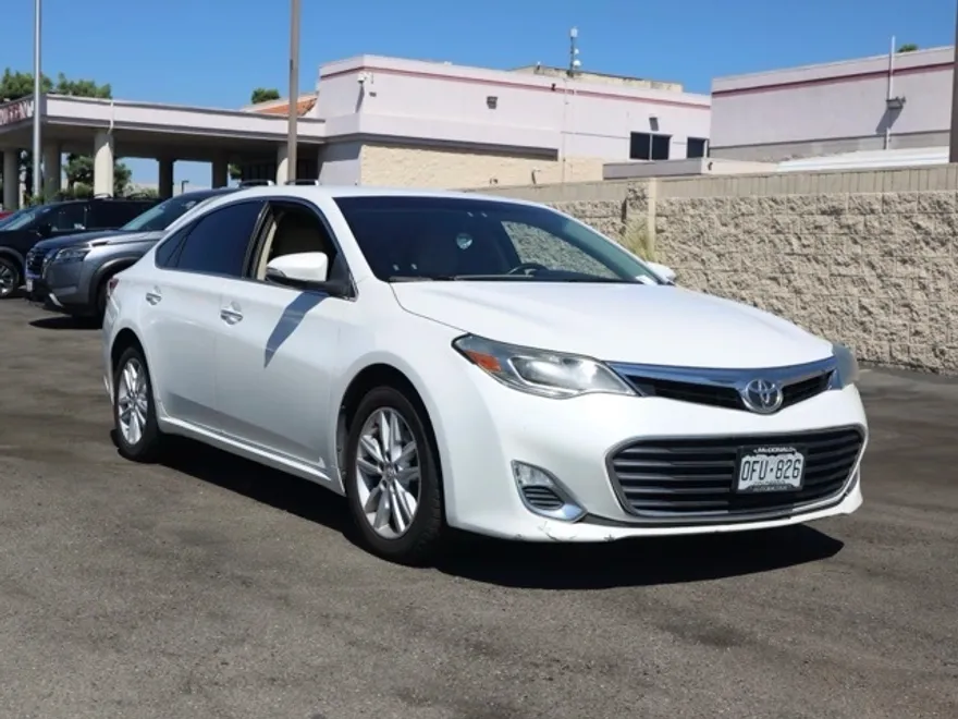 2013 Toyota Avalon XLE photo 1