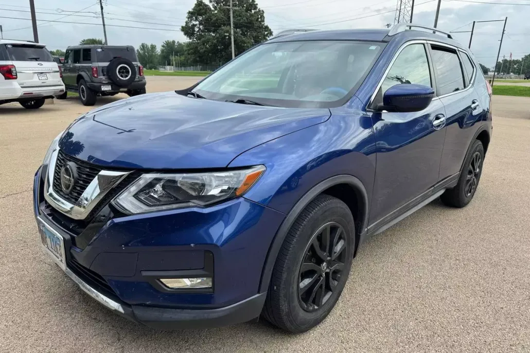 2018 Nissan Rogue SV photo 1