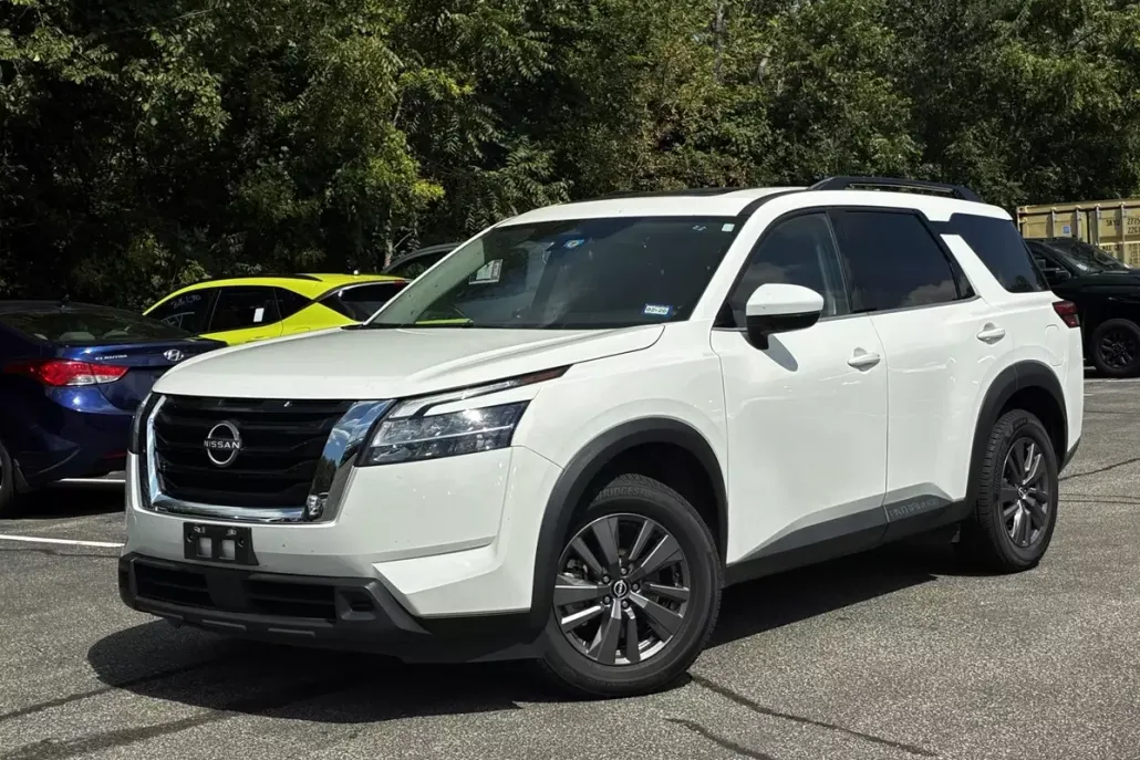 2022 Nissan Pathfinder SV photo 1