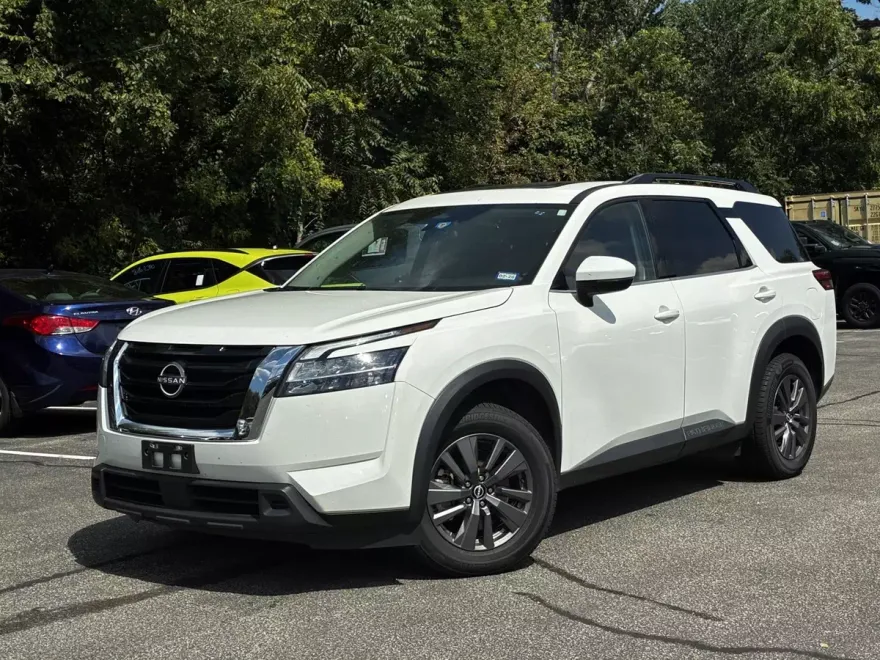 2022 Nissan Pathfinder SV photo 1