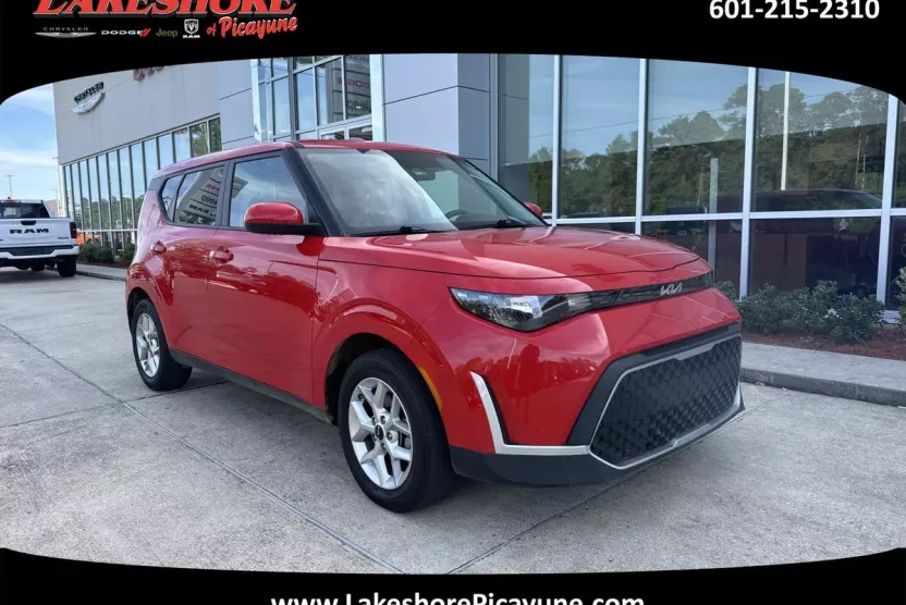 2024 Kia Soul LX photo 1