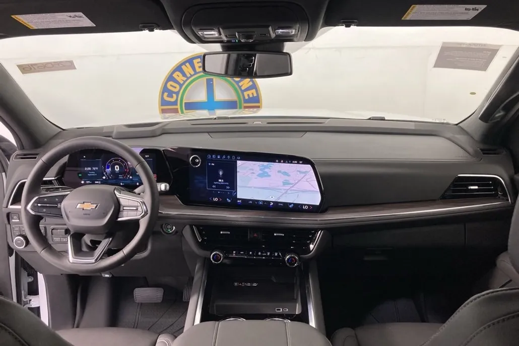 2025 Chevrolet Suburban LT photo 1
