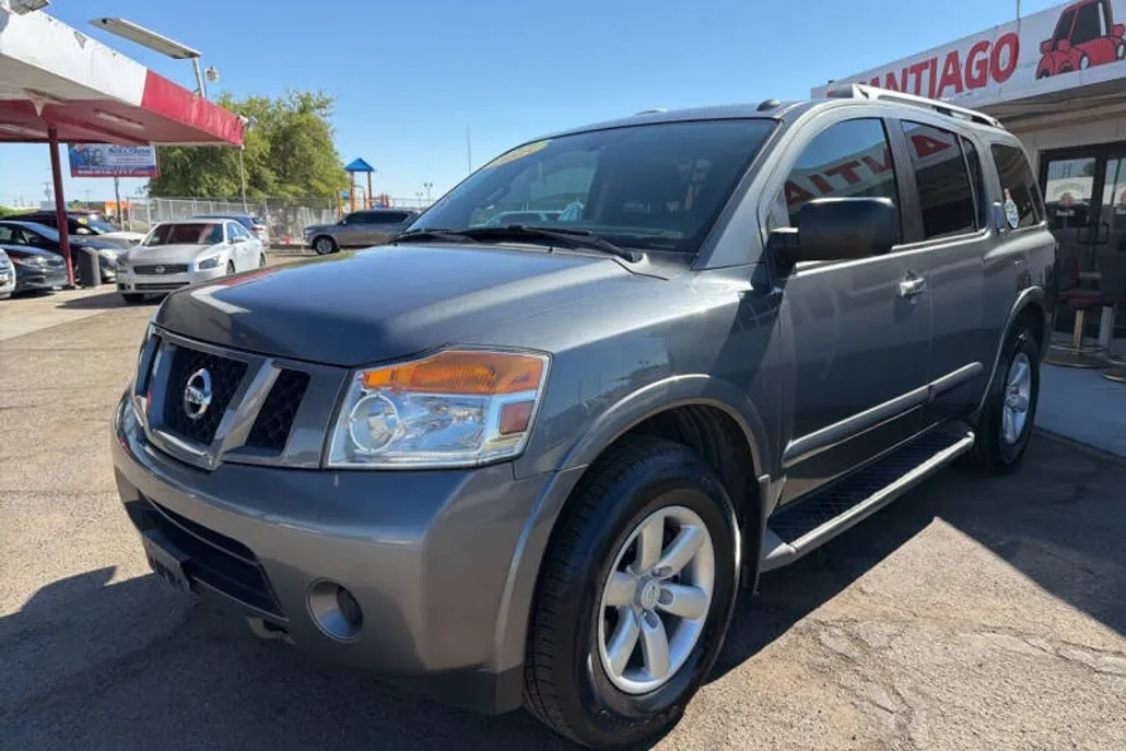 2015 Nissan Armada SV photo 1