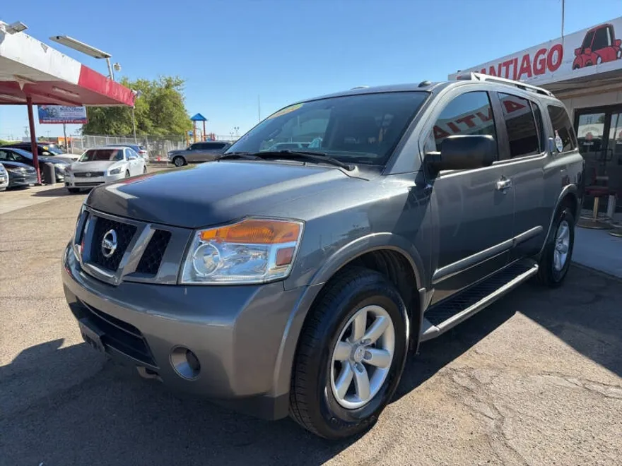 2015 Nissan Armada SV photo 1